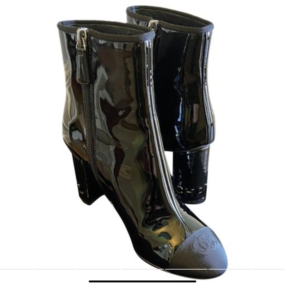 **SOLD**CHANEL 2018 Short Black Boot
US 8.5 IT 39